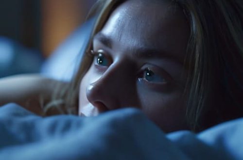 Explaining how sleep paralysis happens visually.